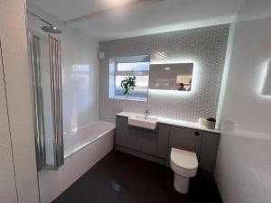 Quince Cottage - Hot tub and parking for 4 cars