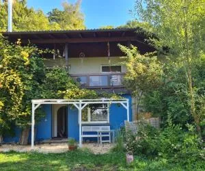 Schnuckelige Ferienwohnung mit großem eingezäuntem Garten - Eigeltingen