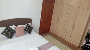 Serene Escape, Chic & Cozy Chess