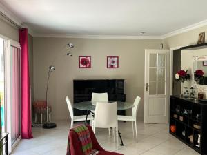 Maisons de vacances Maison lumineuse avec jardin : photos des chambres