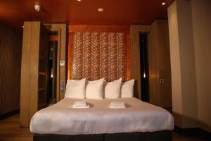 Manzos Suites