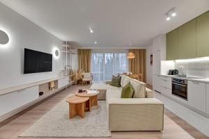 Riverfront & Parking by Downtown Apartments