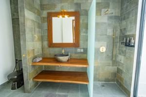 Spacious villa 4 minutes to beach