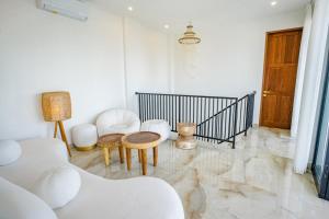 Spacious villa 4 minutes to beach