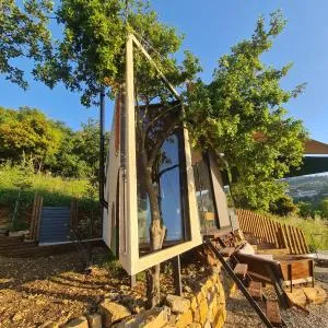 KOALA HUT - SevenOaks Treehouses - Luxurious Treehouse with outdoor hot tub - Brummānā