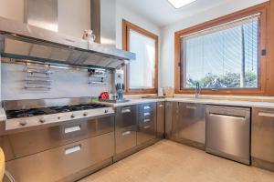 Villa Praesidium pied dans leau, on the beach