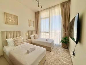 Elegant 2br Jvc Private Pool, Balcony & Parking