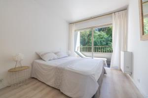 2-Bedroom Apartment with Sea View, Pool & Tennis Cannes
