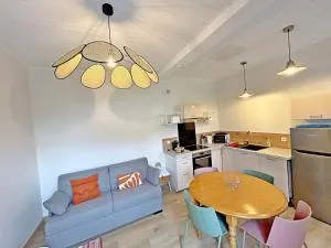 Gite Grand Chantilly -Maison 2CHB-2SDB 6p & Studio 2p - Niherne