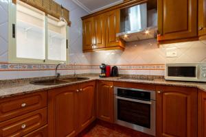 Apartamento en Arenales con Piscina y Terraza Soleada