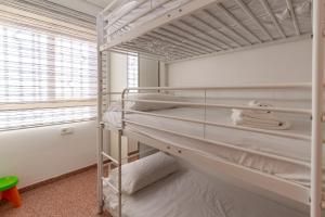 Apartamento en Arenales con Piscina y Terraza Soleada