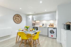 2 Middlecombe - Luxury Apartment at Byron Woolacombe, only 4 minute walk to Woolacombe Beach!