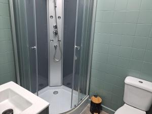 Hotels Logis Hotel Restaurant Les Platanes : photos des chambres