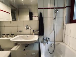 Central & View - Five-minute walk to town by Heiti Gstaad
