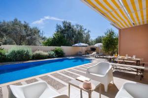 Maria by Vintage Travel