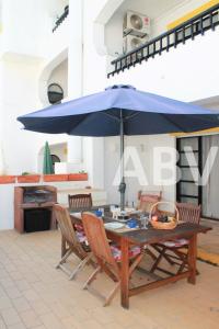 Central 2 bed apartment, terrace and shared pool