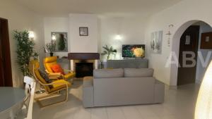Central 2 bed apartment, terrace and shared pool