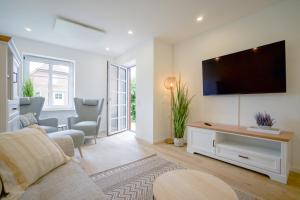 Sonnenterrasse - Helle & moderne Ferienwohnung am Meer