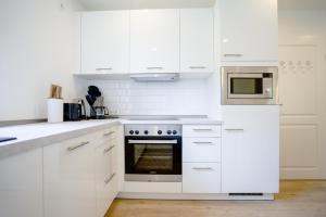 Sonnenterrasse - Helle & moderne Ferienwohnung am Meer