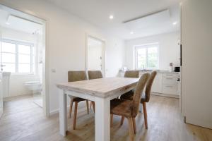 Sonnenterrasse - Helle & moderne Ferienwohnung am Meer