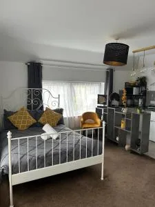 Preston Room Let - Tintinhull