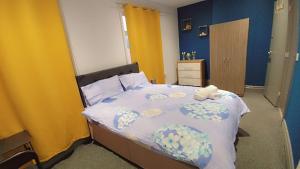 En-Suite Double-Bedroom in the Heart of Eccles Manchester Perfect for Short Stays BH5