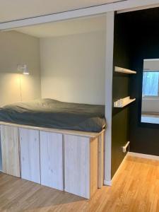 Amazing studio next to the train station