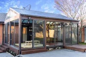 Puddings Tranquil Sunroom Retreat in Glen Waverley - 格伦韦弗利