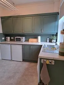 3 bedroom with private parking - close to Glasgow airport & city centre - 伦弗鲁