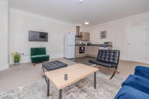 Spacious 2 Bedroom Flat Next to Brighton Beach Sleep 6 Guests RFT