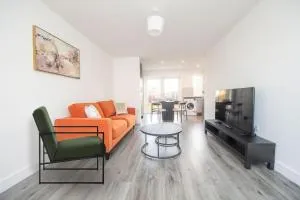 Stylish 3-Bed Home-Liverpool - Maghull