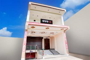 Pradhan Hotel