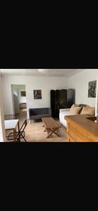 Maison charmante bordée de bambous