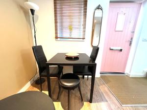 Glastonbury Hidden Passage, Split Level 1 Bedroom Apt