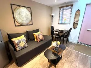 Glastonbury Hidden Passage, Split Level 1 Bedroom Apt, Sleeps 3 - Meare