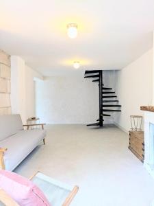 Charmante maison semi-troglodyte