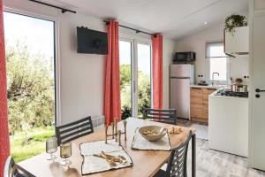 Campings Camping-Village Vacances Les deux Etangs : photos des chambres