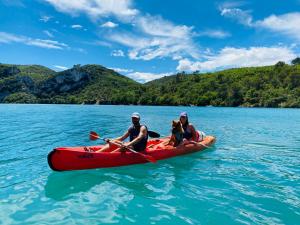 Maisons de vacances Chez Georges - Maison 6 - Les gites du Verdon : photos des chambres