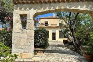 Secret garden villa facing the sea - 维克拉加尔迪奥勒