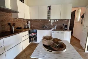 Secret garden villa facing the sea