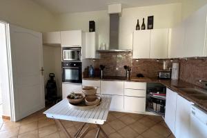 Secret garden villa facing the sea