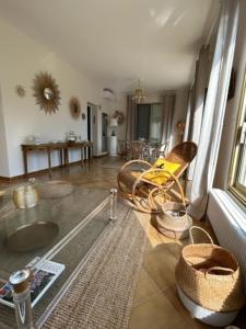 Secret garden villa facing the sea