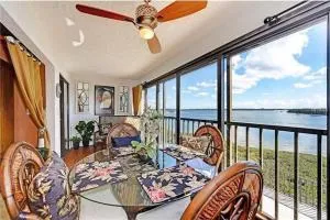 Pristine Condo with Panoramic Water Views - 马纳索塔基