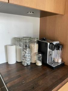 Best Private Seaview Apartment - 2 Balconies, 11th Floor, Elevator, Friendly Lively Area