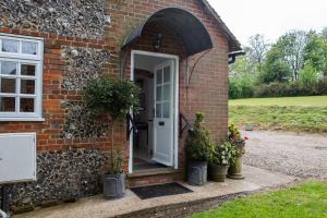 Meadow Cottage a pretty Secluded 3 bedroom house