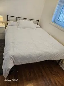 Double room available - 利文斯顿