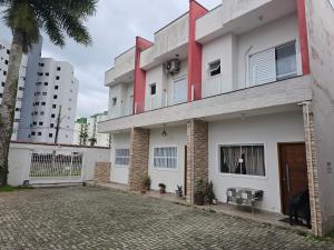 Sobrado em condomínio Caraguatatuba