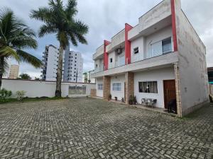 Sobrado em condomínio Caraguatatuba