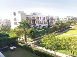 شقة مفروشة للايجار اليومي في الشيخ زايد كمبواند بيفرلي هيلز رقم الهاتف صفر صفر اتنين صفر واحد واحد صفر اتنين اربعه ثلاثه صفر 222