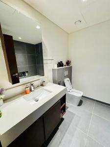 Creek edge,1 bedroom apartment, creek Harbour, high Floor